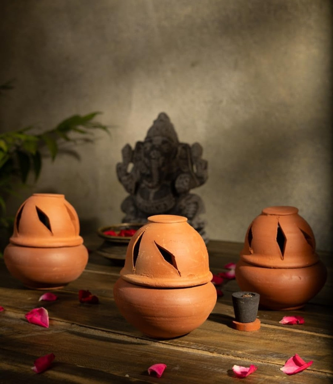 Clay Incense Holder – Rooted in Calm, Molded in Mitti